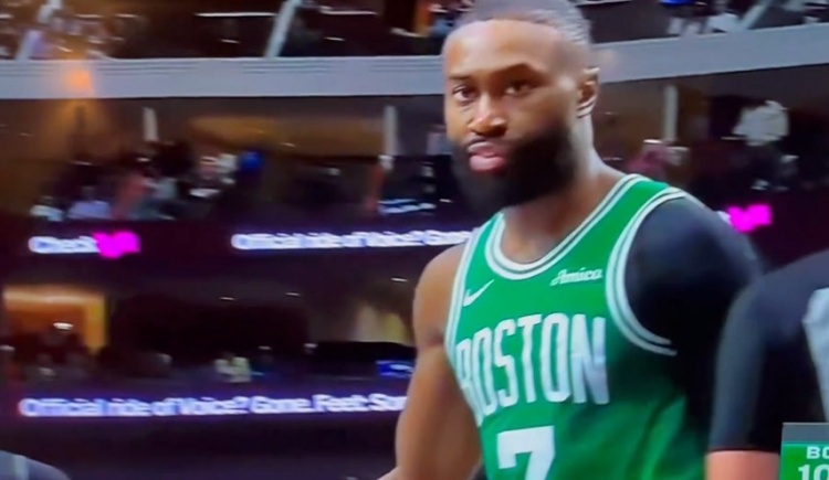 世界杯手机直播平台-杰伦·布朗→裁判：弗拉格一个新秀 他得到了10多次罚球