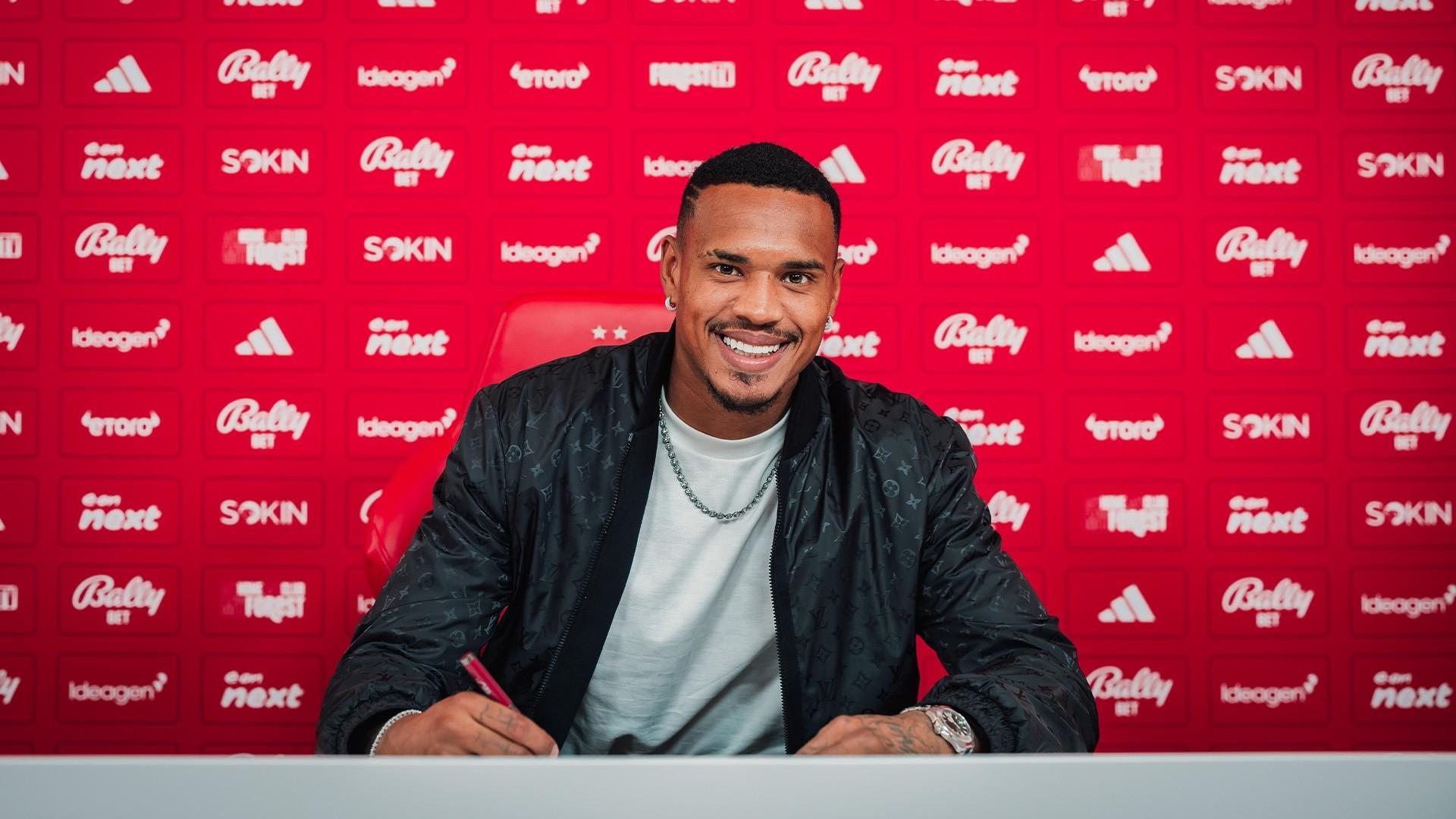 世界杯客户端更新说明-官方：诺丁汉森林签下博塔弗戈门将约翰-维克托，签约3年