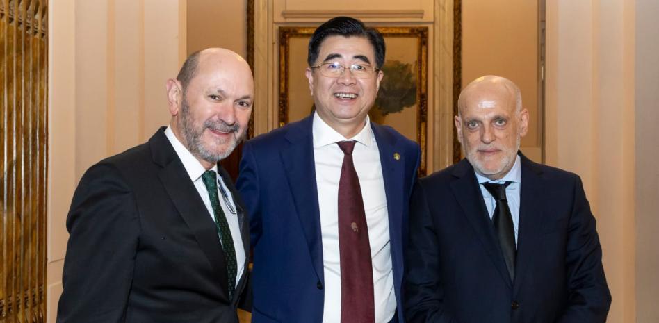 世界杯手机直播平台-记者：中国足协与西甲合作为3年，将派中国教练赴西甲培训